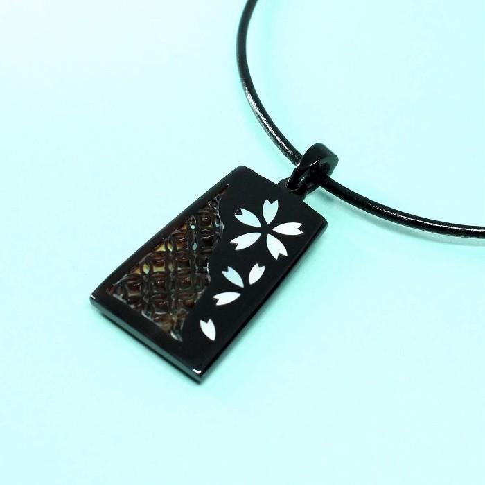 本べっ甲 透かし入り ペンダント 革紐長さ40センチ (のし等ギフト対応  