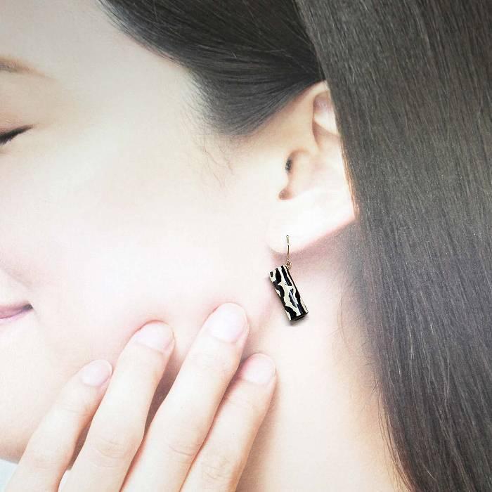 本べっ甲 水目 ブラピアス 円柱形がゆれる アメリカンピアス (のし等 