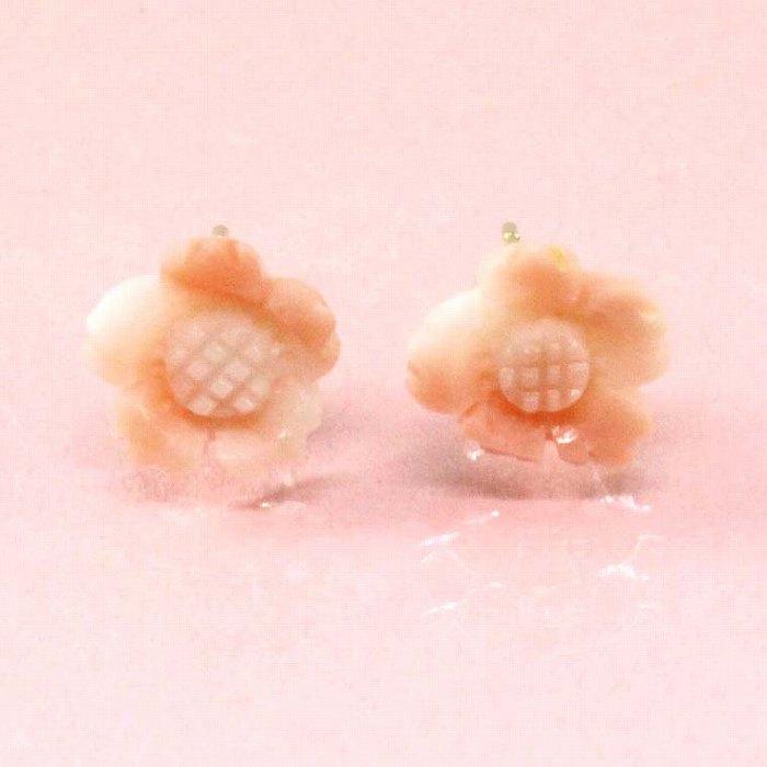 深海珊瑚 花 ピアス 花をハンドメイド（のし等ギフト対応無料）18金 