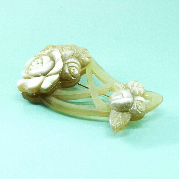 白水牛 薔薇 ブローチ 透かしがきれい （のし等ギフト対応無料） 天然
