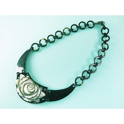 水牛 薔薇の花 ネックレス（のし等ギフト対応無料）55cm 黒水牛 白水牛 天然素材で軽い 首元を華やかに バラ バッファローホーン おしゃれな女性用 ハンドメイド_1