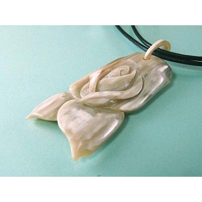 白水牛 薔薇の花 ぺンダント 縦95×横40ミリ (のし等ギフト対応無料) 角 
