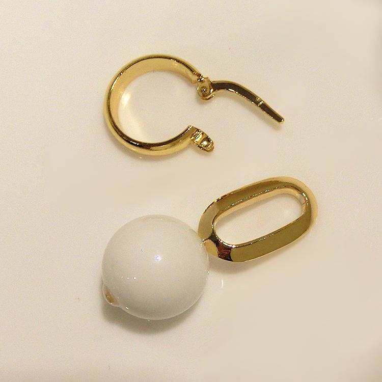 フープピアス K18コーティング １AR by UNOAERRE ピアス インパクト ボリューム YG色 白 ボール (ND)(t67)の画像