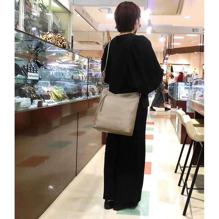 MAXIMA ショルダーバッグ 本革 レザー マキシマ クロスボディ