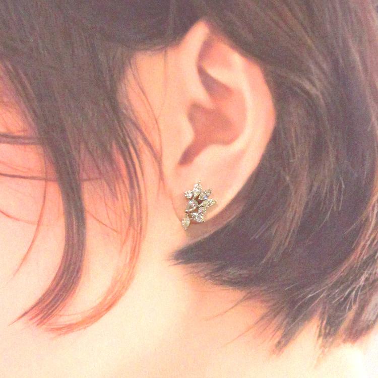 ダイヤモンド ピアス 18金 ホワイトゴールド K18WG 4月誕生石 鑑別書付