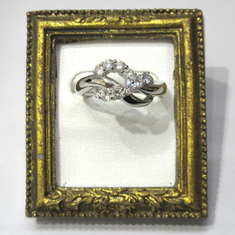 ダイヤモンド リング プラチナ 指輪 D-0.51ct ファッション デザイン 1点もの 12号 豪華 ゴージャス 交差 クロス (t710)の画像