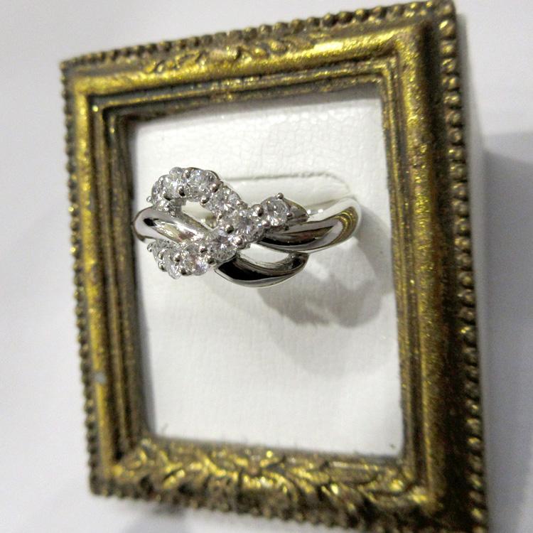 ダイヤモンド リング プラチナ 指輪 D-0.51ct ファッション デザイン 1点もの 12号 豪華 ゴージャス 交差 クロス (t710)の画像