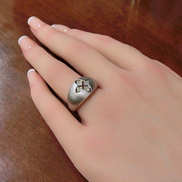プラチナ ダイヤモンド リング 指輪 角ダイヤ 四角 花 マット 艶消し