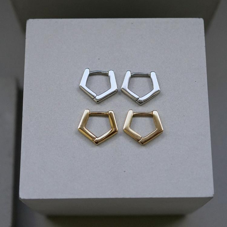 三角形デザインの金色メッキピアス CONTRASTING LINKS PIERCED EARRINGS(1ZP0946)K18 ピアス