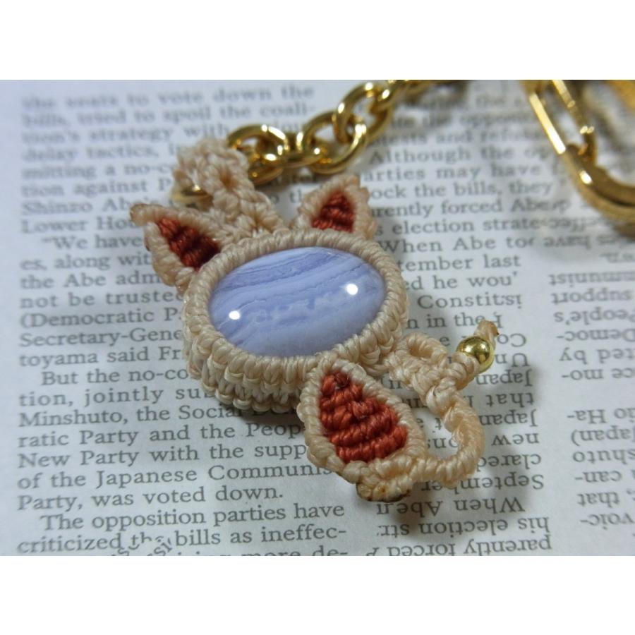 ☆1点物☆天然石で作ったクリーム猫ちゃんのマクラメキーホルダー