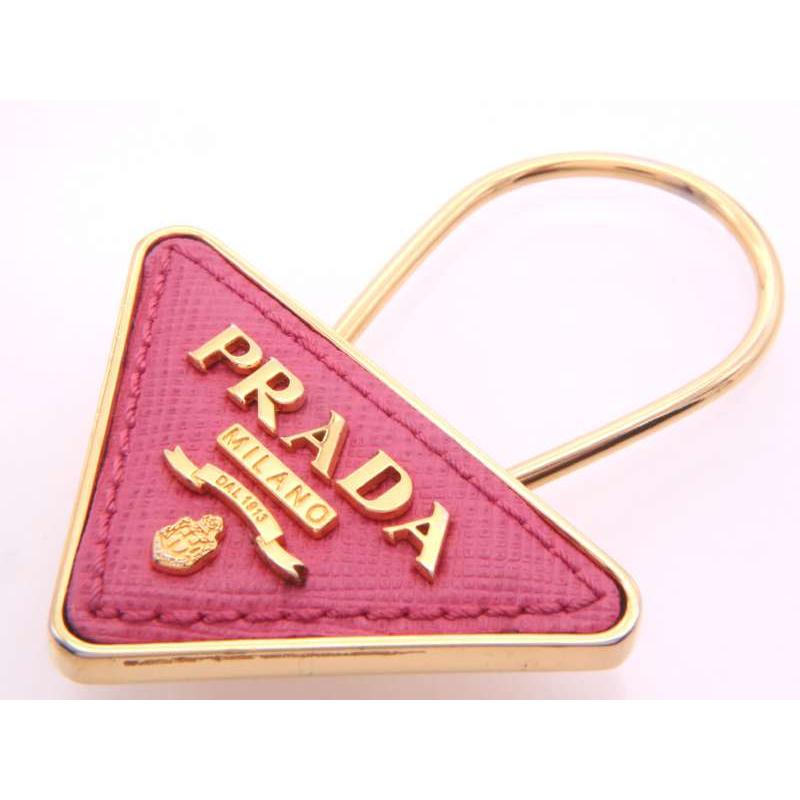 プラダ　ピンク×ゴールド　三角ロゴ　サフィアーノ　キーホルダー【比較的美品】 PRADA（プラダ） 1PP 301 サフィアーノ 三角ロゴプレートキーホルダー
