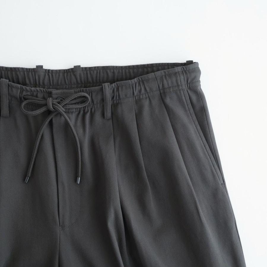 マーカウェア TRIPLE PLEATED EASY TROUSERS #CHARCOAL [A26A16PT02C] メンズ パンツ MARKAWAREの画像