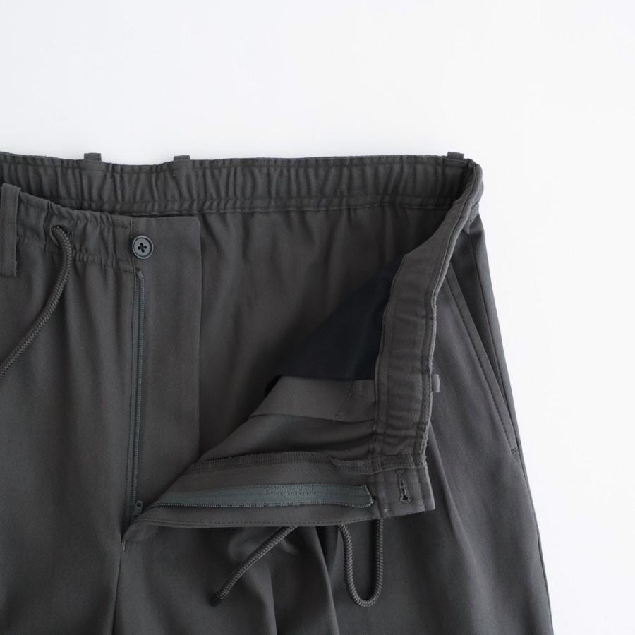 マーカウェア TRIPLE PLEATED EASY TROUSERS #CHARCOAL [A26A16PT02C] メンズ パンツ MARKAWAREの画像