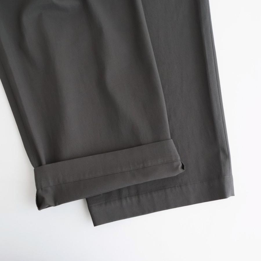 マーカウェア TRIPLE PLEATED EASY TROUSERS #CHARCOAL [A26A16PT02C] メンズ パンツ MARKAWAREの画像