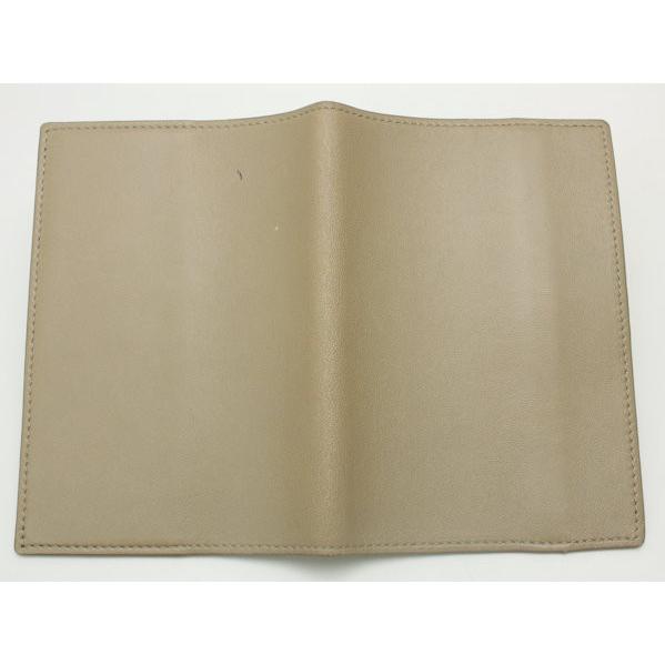 BOTTEGA VENETA（ボッテガ・ヴェネタ） パスポートケース 二つ折り長