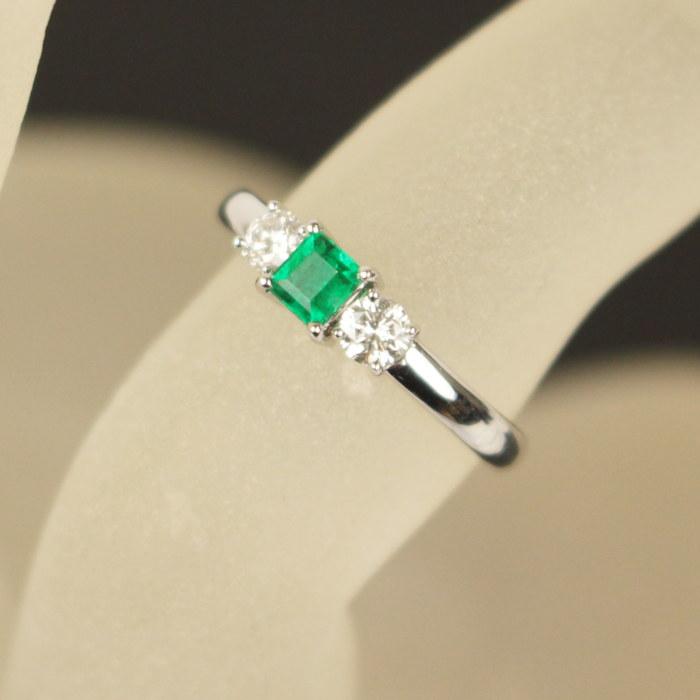 エメラルド 0.23ct ダイヤモンド 0.24ct リング Pt900 プラチナ 