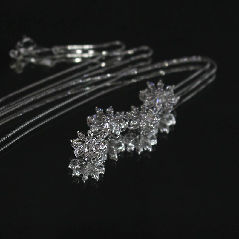 K18WG ダイヤモンドネックレス 1.35ct 花 18金 ホワイトゴールド 約