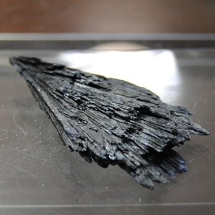 ブラック・カイヤナイト ブラジル産 原石 約48g np9213 : TAMICHI