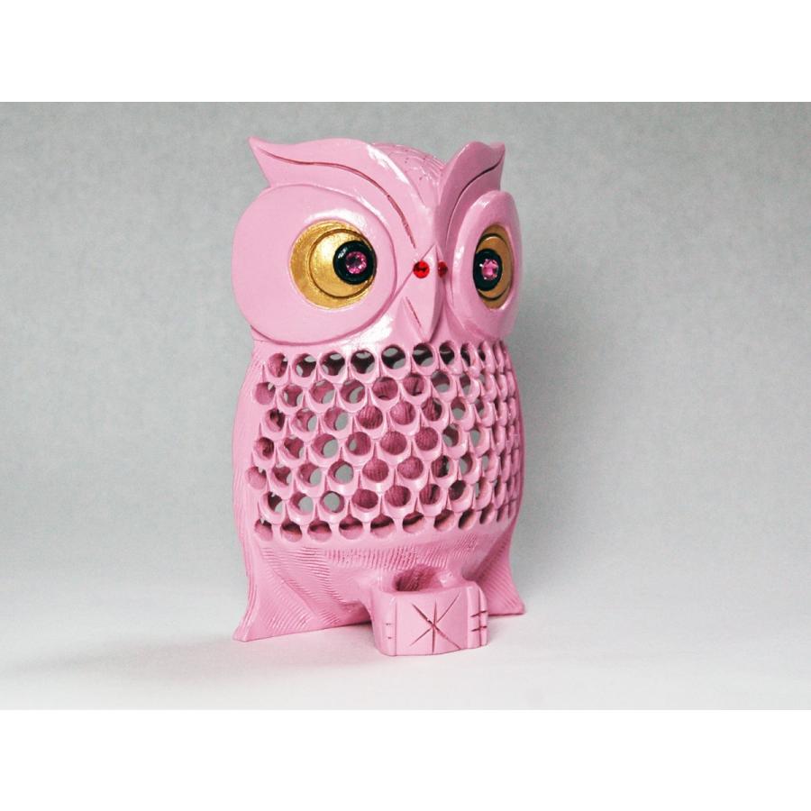 幸福を呼ぶ鳥  ピンクのフクロウ 15ｃｍ  二重彫り 透かし彫り  お腹の中にもふくろう  置物 一木彫  彫刻   幸せダブル |  | 02
