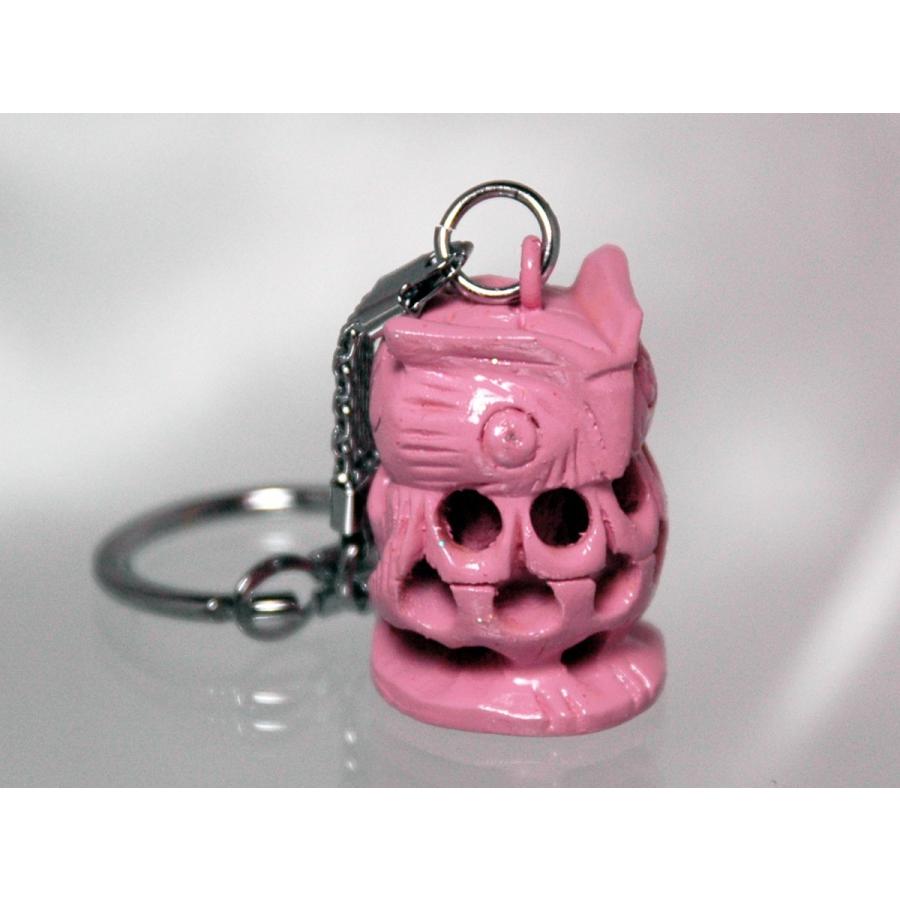 幸福を呼ぶ鳥  ピンクのフクロウ キーホルダー　二重彫り 透かし彫り　お腹の中にもふくろう 一木彫  幸せダブル　ゆうパケット 送料無料 |  | 02