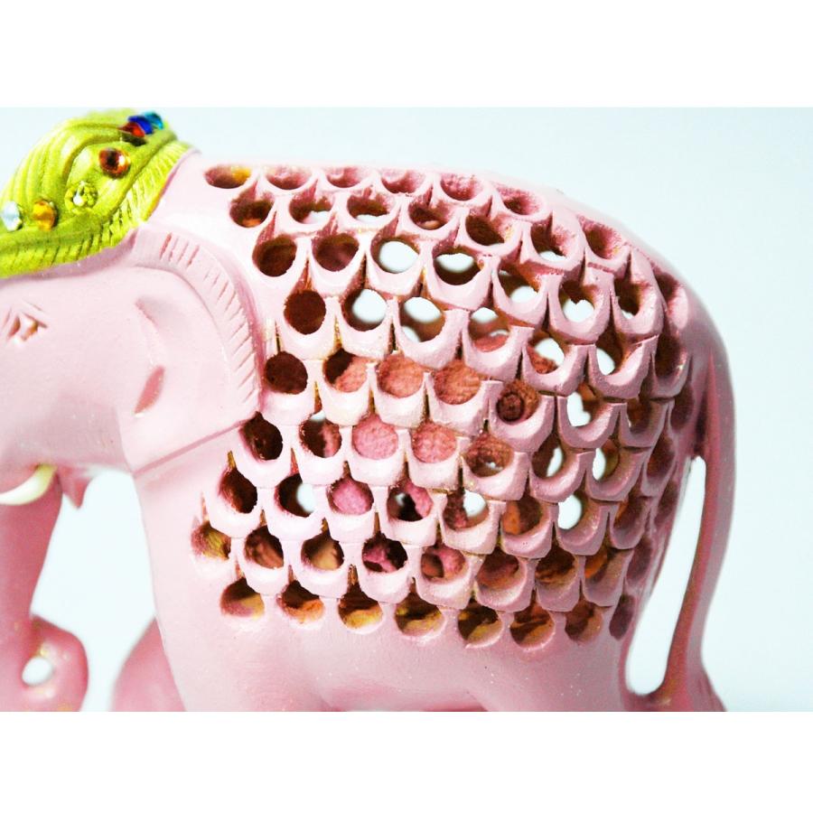 幸せを運ぶピンクのゾウさん 二重彫り 透かし彫り お腹の中にもピンク