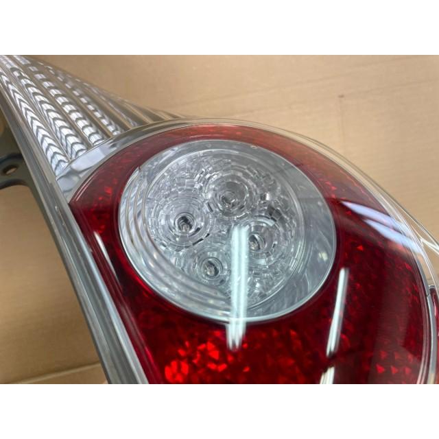 アクア NHP10 右テールランプ LED 81550-52A82の画像