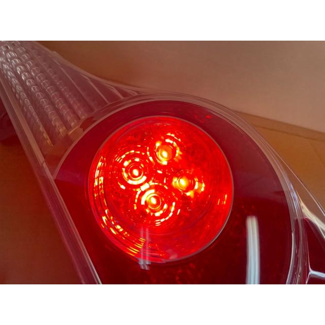 アクア NHP10 右テールランプ LED 81550-52A82の画像