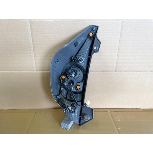 アクア NHP10 右テールランプ LED 81550-52A82の画像