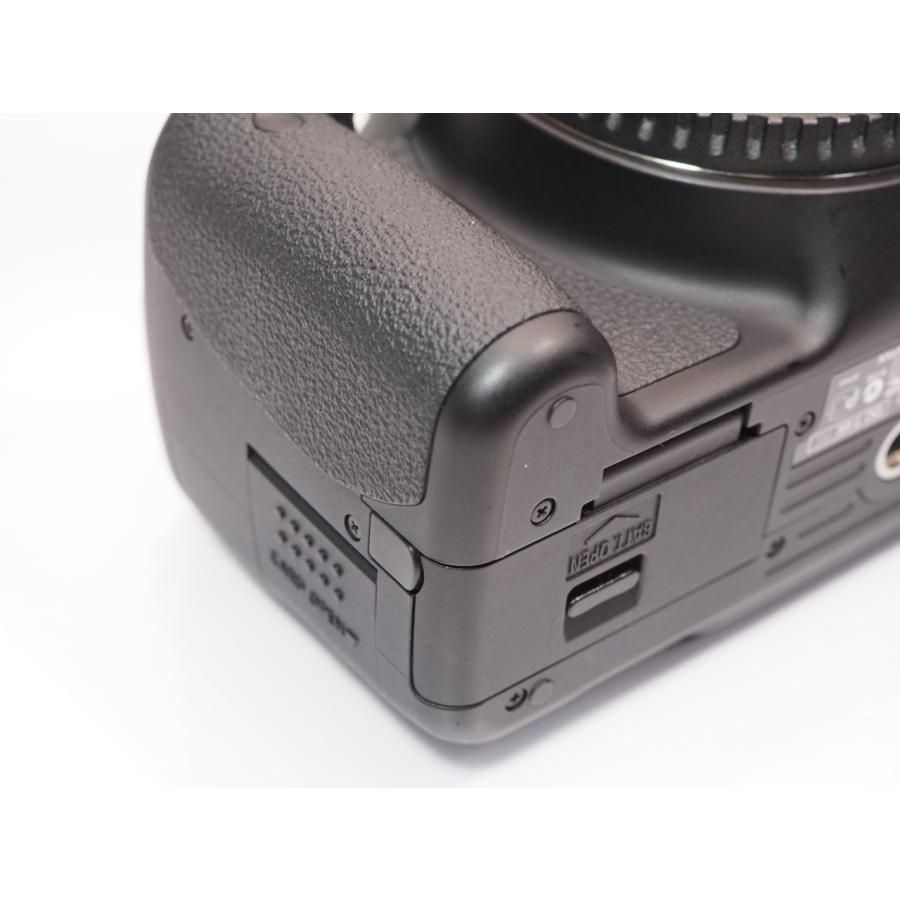 EOS 【 882ショットのみ 】Canon Kiss X5 ボディー チャージャーなし