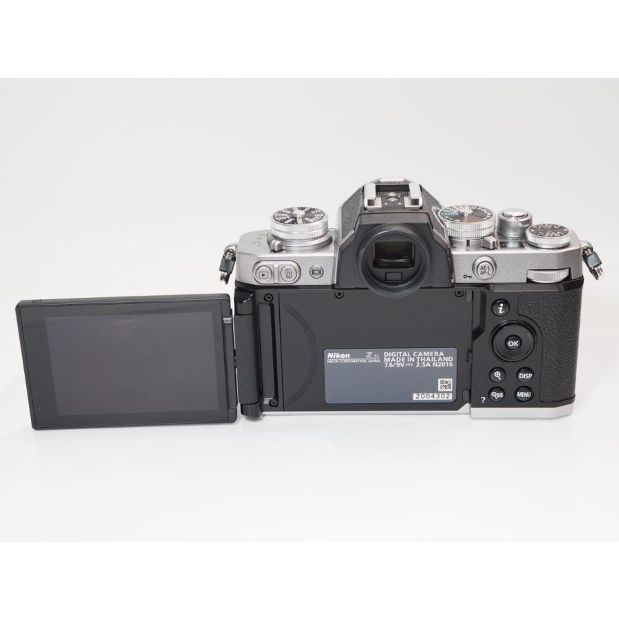 【 極美品 253ショット 】Nikon Z fc シルバー ニコン ミラーレスカメラ [管NI7666の画像