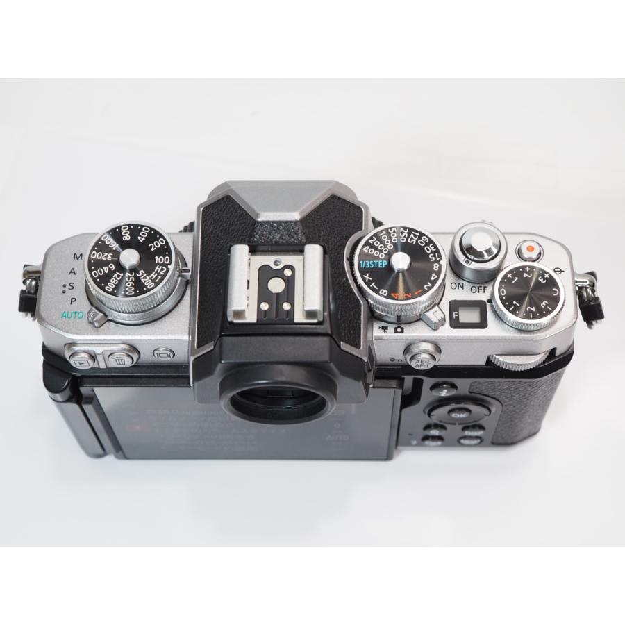 【 極美品 253ショット 】Nikon Z fc シルバー ニコン ミラーレスカメラ [管NI7666の画像
