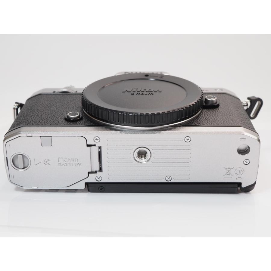 【 極美品 253ショット 】Nikon Z fc シルバー ニコン ミラーレスカメラ [管NI7666の画像
