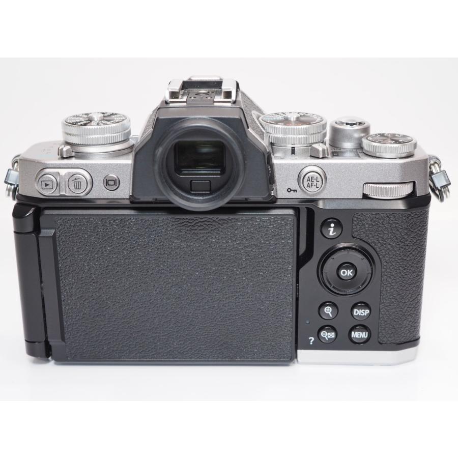 【 極美品 253ショット 】Nikon Z fc シルバー ニコン ミラーレスカメラ [管NI7666の画像
