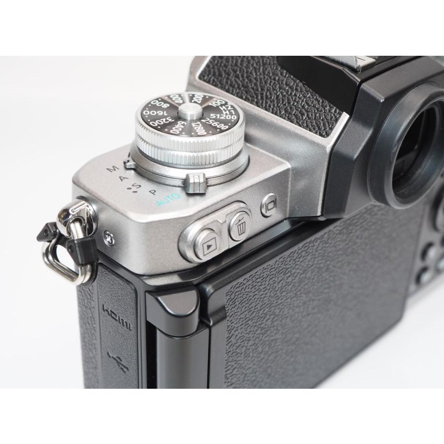 【 極美品 253ショット 】Nikon Z fc シルバー ニコン ミラーレスカメラ [管NI7666の画像