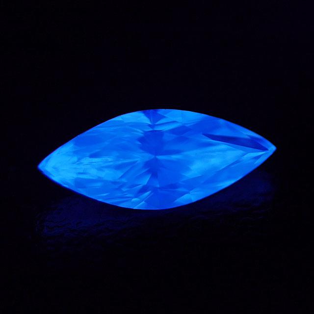 ダイヤモンド ルース 0.678ct Iカラー VS1 マーキースカット 中央宝石研究所の画像