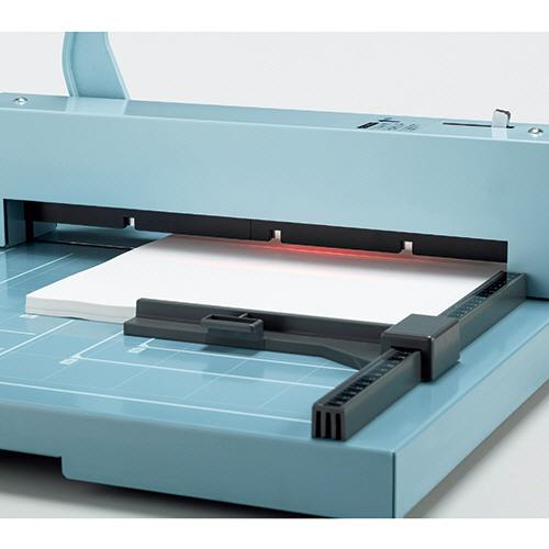 ライオン事務器　事務用断裁機　Ａ３　１８０枚裁断（ＬＥＤカットライン表示付）　ＰＣ−Ａ３ＰＫ　１台の画像
