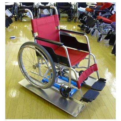 車椅子 体重計 写真 抜群の安定感 重量センサー一体型 椅子も使える