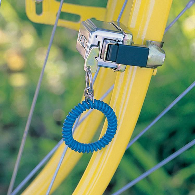 ［ゆうパケット］ブレスレットキーホルダー　KW-84　 ロッカーの鍵（ロッカーキー）を手首や腕につけてなくさない伸びるキーホルダー |  | 03