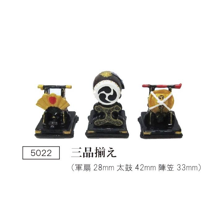 五月人形 コンパクト 鎧飾り 伊達公鎧緋 木製三段飾り大（茶）龍虎