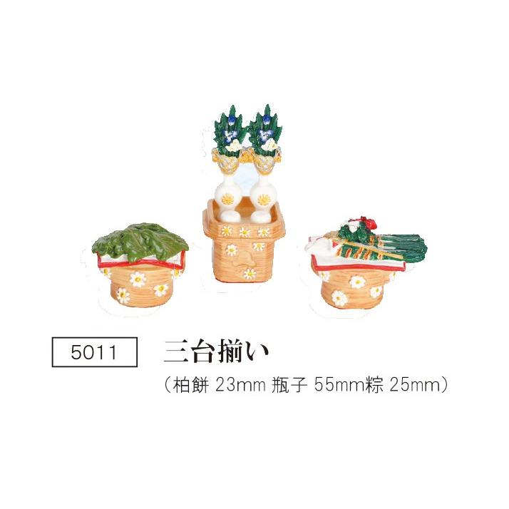 五月人形 コンパクト 鎧飾り 伊達公鎧緋 木製三段飾り大（茶）龍虎