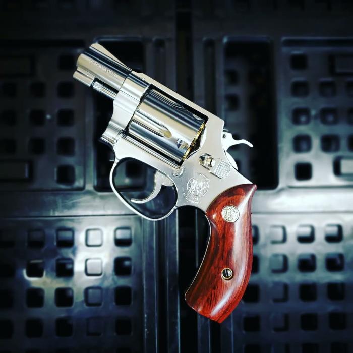 アルタモント S&W Jフレーム ラウンドバット用 木製グリップ アルタモント S&W Jフレーム ラウンドバット用 木製グリップ