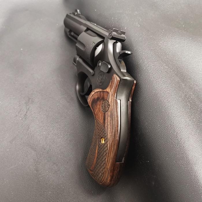 アルタモント S&W Kフレーム ラウンドバット用 木製グリップ アルタモント S&W Kフレーム ラウンドバット用 木製グリップ