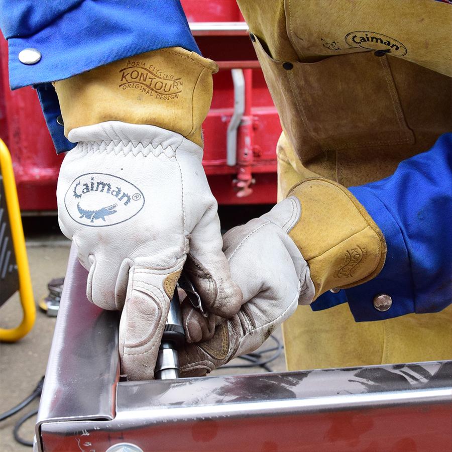 激安人気新品革手袋 Caiman Gloves CG-1871 カイマン コントアー 羊革 シープグレイン 作業手袋 多用途 耐熱 耐切創 ワークグローブ 制服、作業服 革手袋 Caiman Gloves CG-1871 カイマン コントアー シープグレイン 羊革 作業手袋 多用途 耐熱 耐切創 ワークグローブ