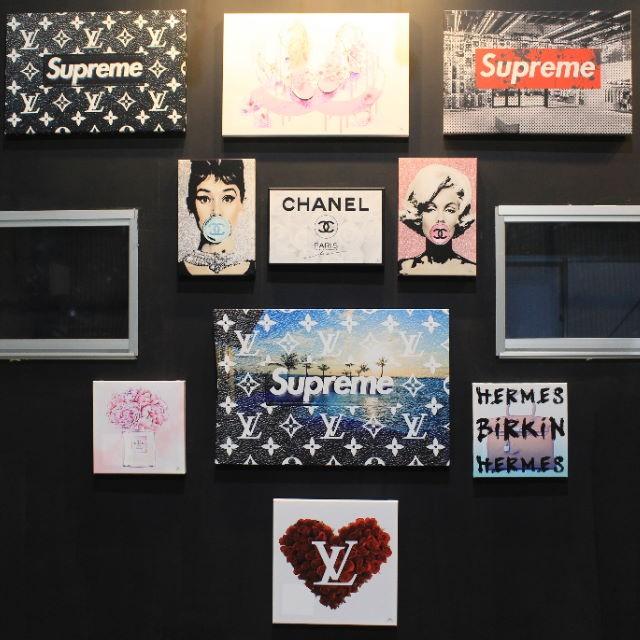 アモアアート AMOUR ART WAKE ME UP Supreme(シュプリーム)をモチーフ