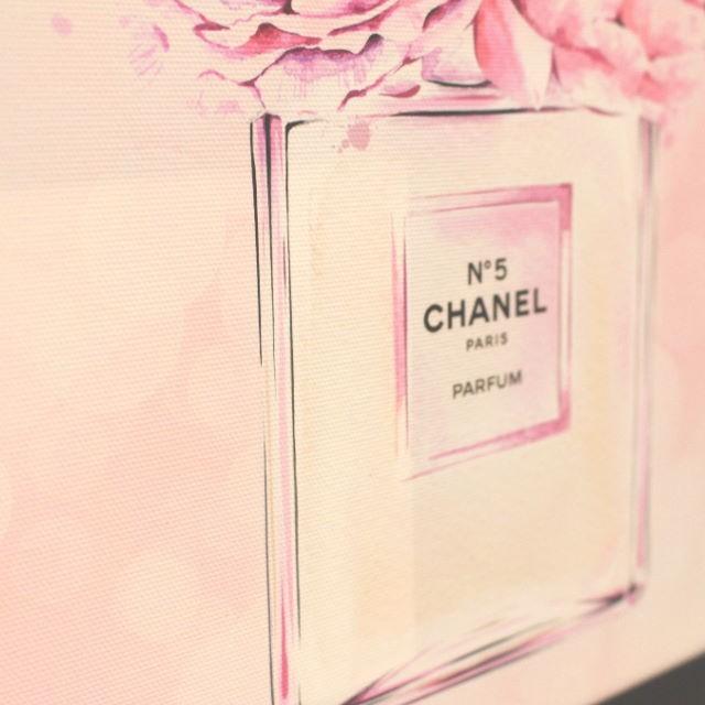 アモアアート AMOUR ART LOVING YOU シャネル(CHANEL)の香水とピンクの