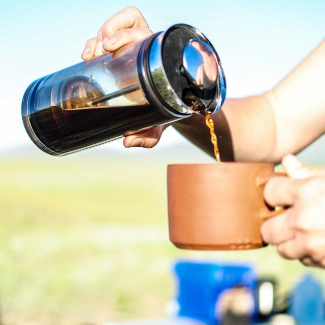 以上節約 アメリカンプレス ゆっくりと手で淹れるこだわりのコーヒーの味をシンプルに可能にしたコーヒーメーカー アウトドアでも便利で美味しい珈琲が実現 Www Ampselectric Com