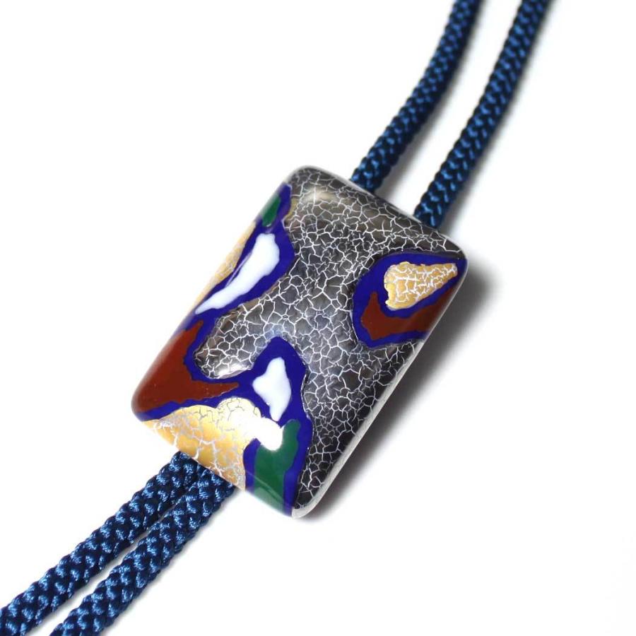 伊万里焼有田焼で知られる陶芸磁器ループタイ。瑠璃釉金彩貫入 : 陶芸  