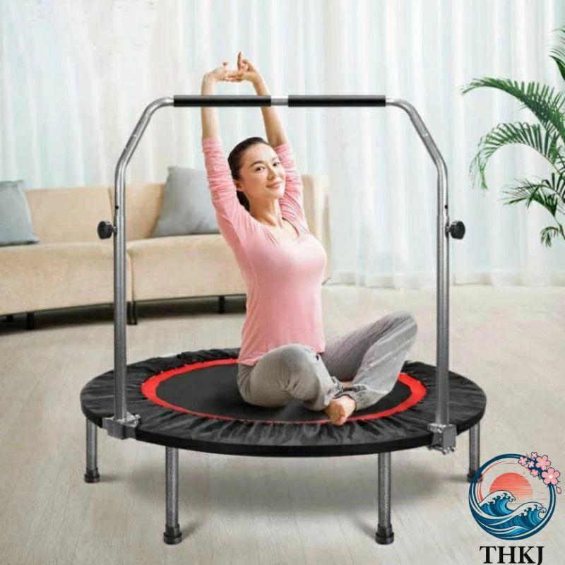 トランポリン 折りたたみ 家庭用 手すり付き 耐荷重 125kg エクササイズ用 THKJ トレーニング 安全 静音 収納便利 室内 直径 100cm プレゼント 大人 おすすめの画像