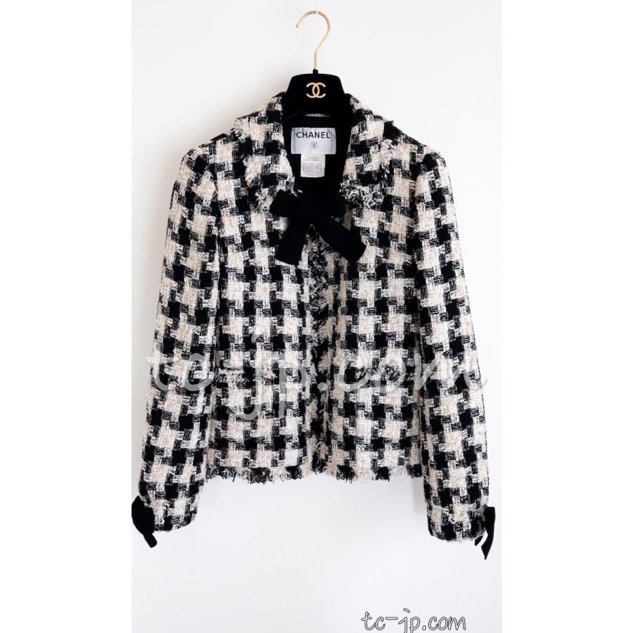 CHANEL（シャネル） スーツ アイボリー ベージュ リボン ツイード