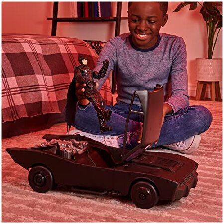DC Comics Batman Batmobile With 30-cm Figure, The Batman Movie Collectible, Kids' Toys for Boys and Girls Aged 4 and Upの画像